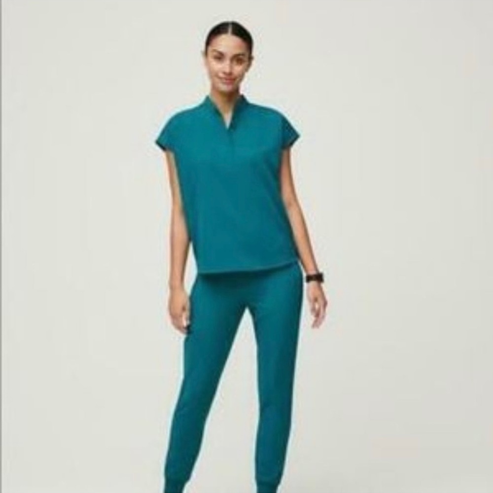 NWT Figs Pacific Blue ZAMORA Fionlite scrub pants — Medium